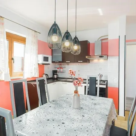 Daire Spacious New App For 5 Persons, Close Beach&city *