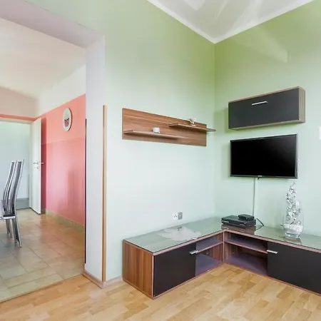 Spacious New App For 5 Persons, Close Beach&city *