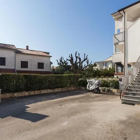 Spacious New App For 5 Persons, Close Beach&city Apartament *