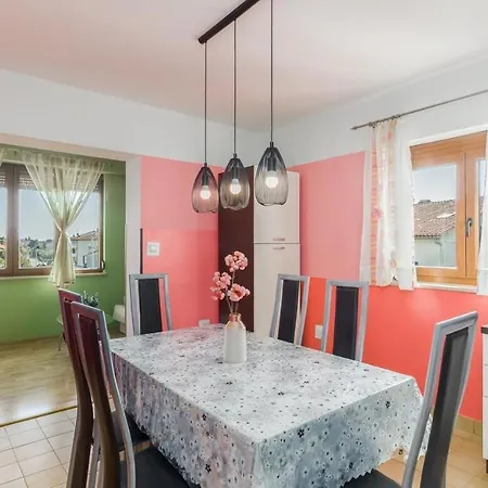 Spacious New App For 5 Persons, Close Beach&city