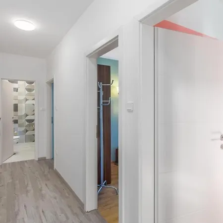 Spacious New App For 5 Persons, Close Beach&city Apartman