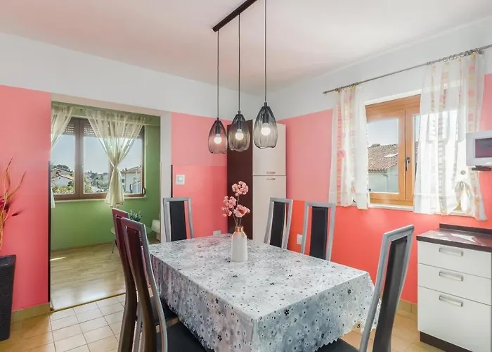 Spacious New App For 5 Persons, Close Beach&city