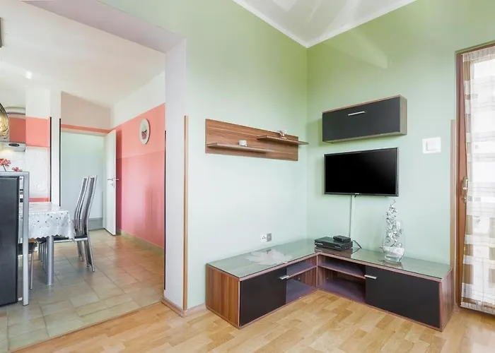 Spacious New App For 5 Persons, Close Beach&city *