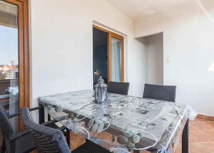 Spacious New App For 5 Persons, Close Beach&city Пореч