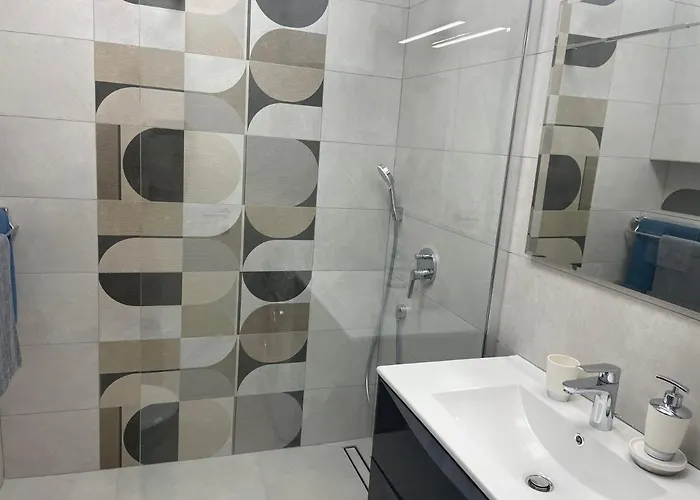 Spacious New App For 5 Persons, Close Beach&city Apartment *