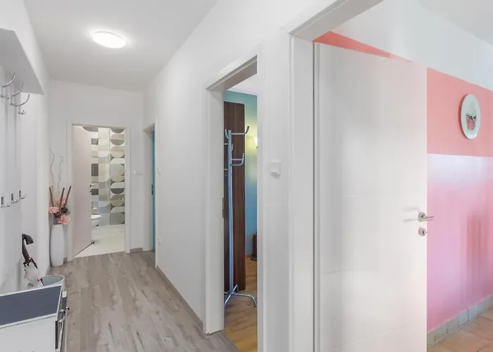 Spacious New App For 5 Persons, Close Beach&city Apartment