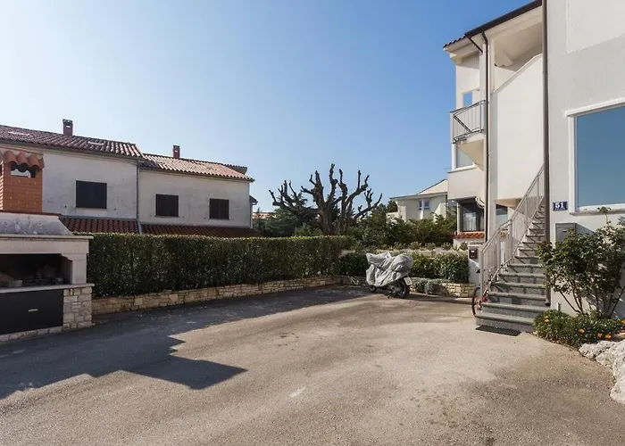 Spacious New App For 5 Persons, Close Beach&city Apartment *